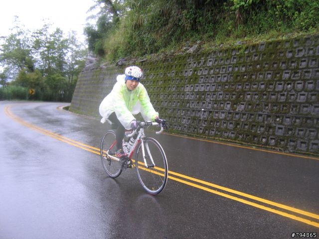 2009武嶺鐵馬高峰會前三名和部份女車友照片