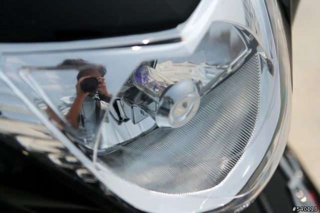 [分享] 黑綠版SUZUKI NEX+倒掛式氮氣後避震+小歐黃金燈泡+車廂燈