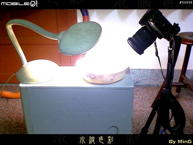 盤子+檯燈+吸管+相機+腳架->拍水滴 [其實是水波！]