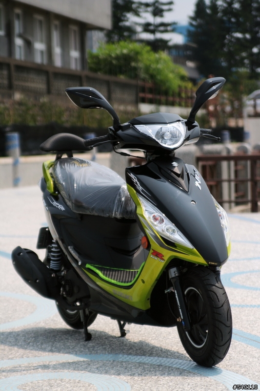 [分享] 黑綠版SUZUKI NEX+倒掛式氮氣後避震+小歐黃金燈泡+車廂燈