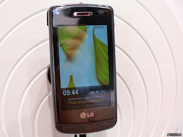 [LG新加坡電信展] 首見透明觸控盤 LG GD900 Crystal 實機照