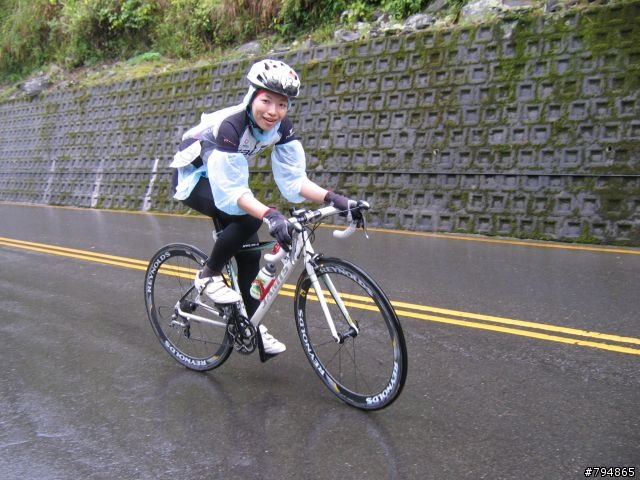 2009武嶺鐵馬高峰會前三名和部份女車友照片