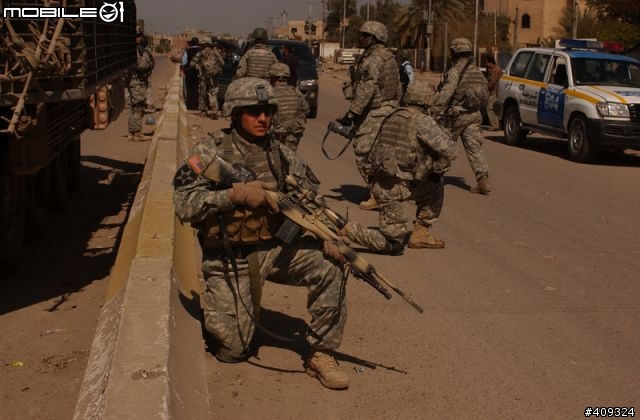 [閒聊]_為甚麼美軍右臂的國旗是反的?
