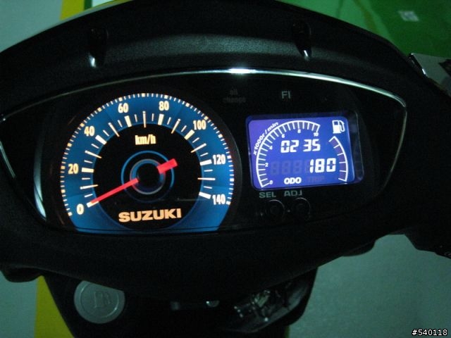 [分享] 黑綠版SUZUKI NEX+倒掛式氮氣後避震+小歐黃金燈泡+車廂燈