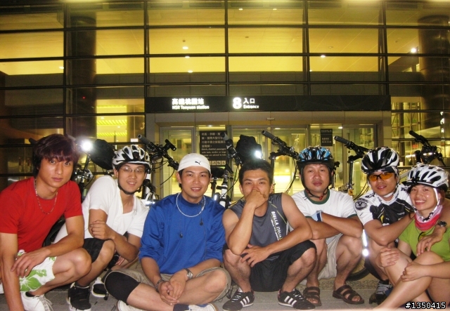 初次夜騎桃園高鐵站