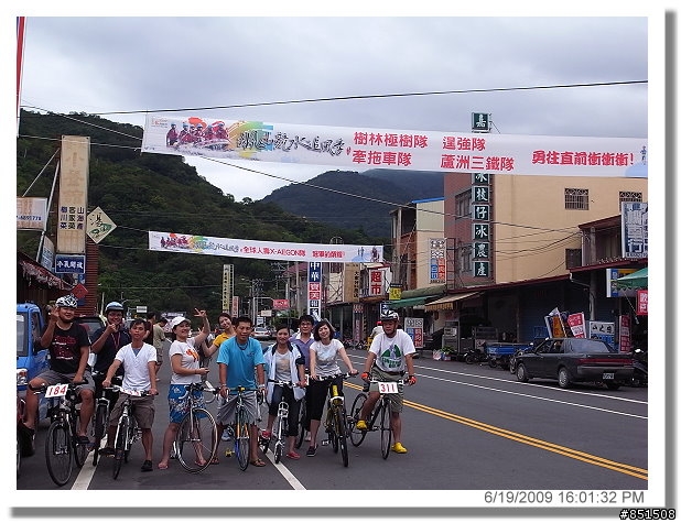 [影片分享98/10/26]2009荖濃溪鐵人三項遲到的影片分享囉~~