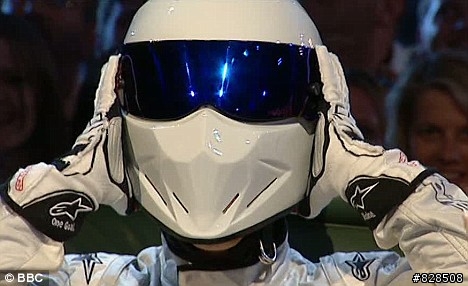 The Stig 身份揭曉，終於勇敢脫下安全帽