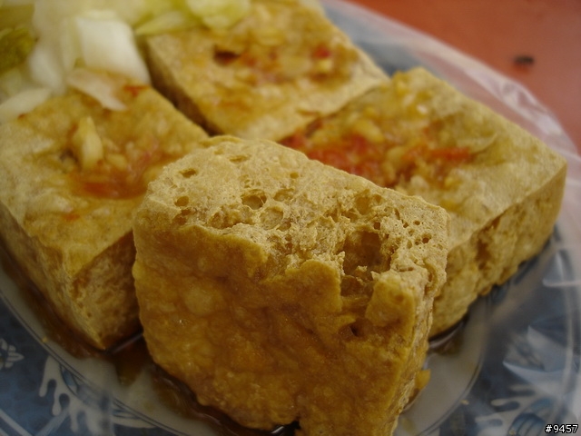 巷弄內炸臭豆腐