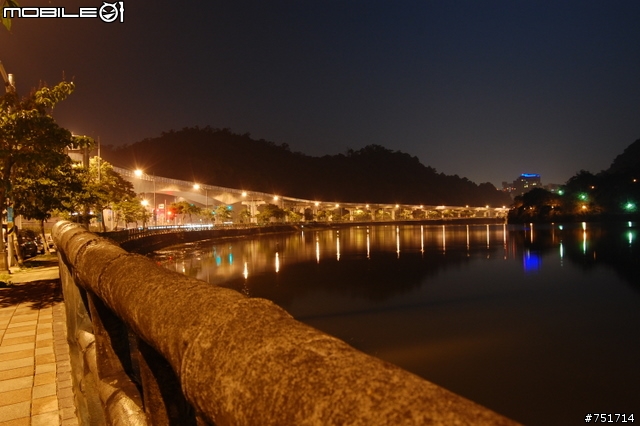 徵求毒舌 :: 大湖公園夜拍