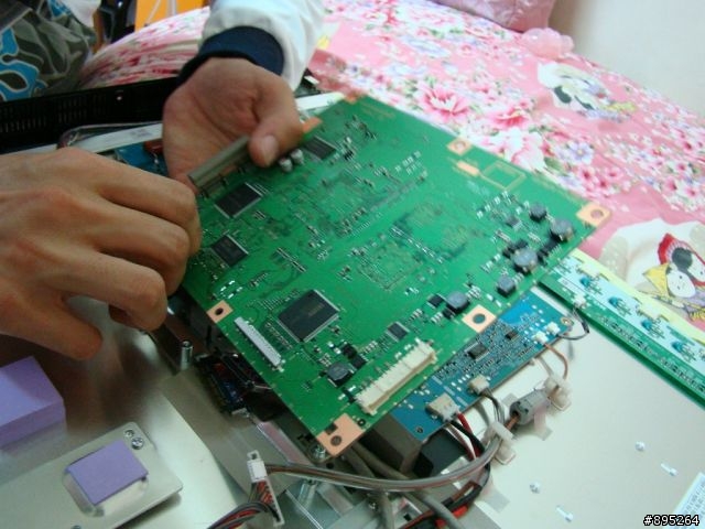 [詳細解剖文]JVC LT-42WX70高畫質專業Adobe色域顯色液晶顯示器