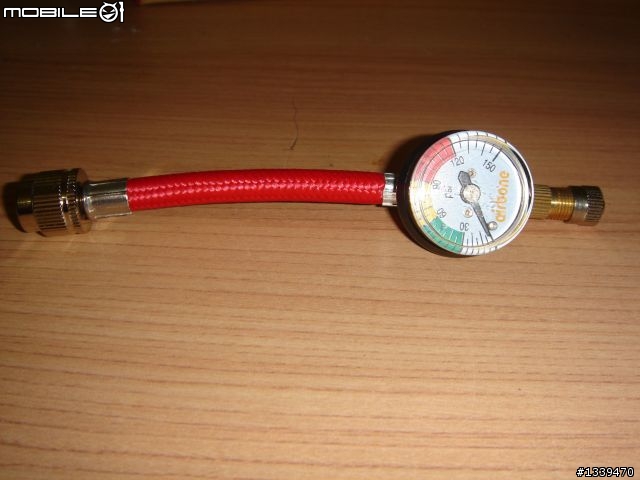 BETO 超輕迷你攜帶型CO2氣體補充自動打氣筒 & airbone 軟管式-氣壓表  異想天開的組合..開箱文