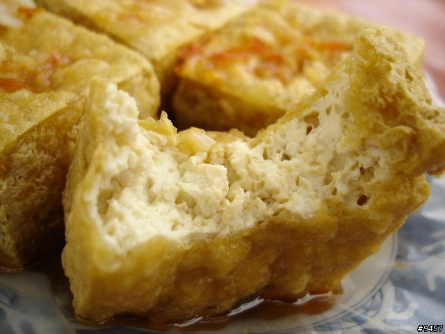 巷弄內炸臭豆腐