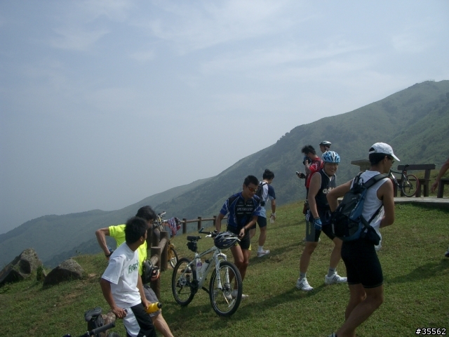 8個城市(國家)的工作及旅遊-台灣-阿姆斯特丹-香港-上海-聖地牙哥(智利)-東京-杜拜-瑞士