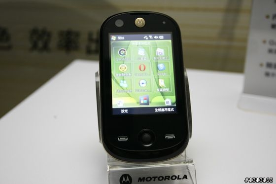 [新聞]Motorola發表三款手機，A1210、A3100黑色版、Moto W7