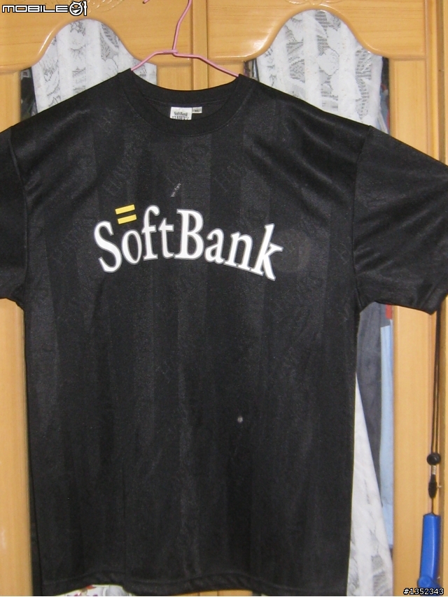 分享~今天去台南棒球場買的戰利品,加一件福岡軟體鷹T恤