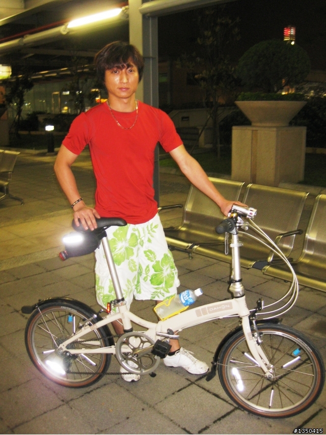初次夜騎桃園高鐵站