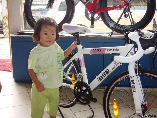 誰說小孩子沒有公路車~~