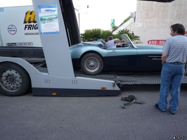 一堆古董車（！？）的照片