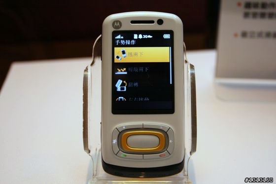 [新聞]Motorola發表三款手機，A1210、A3100黑色版、Moto W7