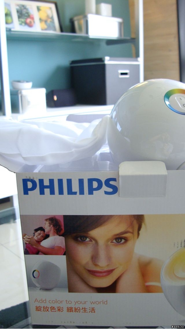 [開箱]PHILIPS Living Colors LED迷你情調燈 - 每個人的心中 , 都有一個夜店少年~