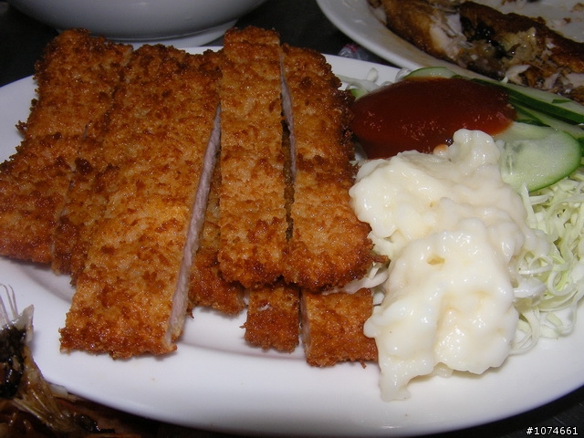 (高雄美食)鹽埕區木屋家常料理~~小黃（開業已近３８年，我在近３０年前就光顧過了）