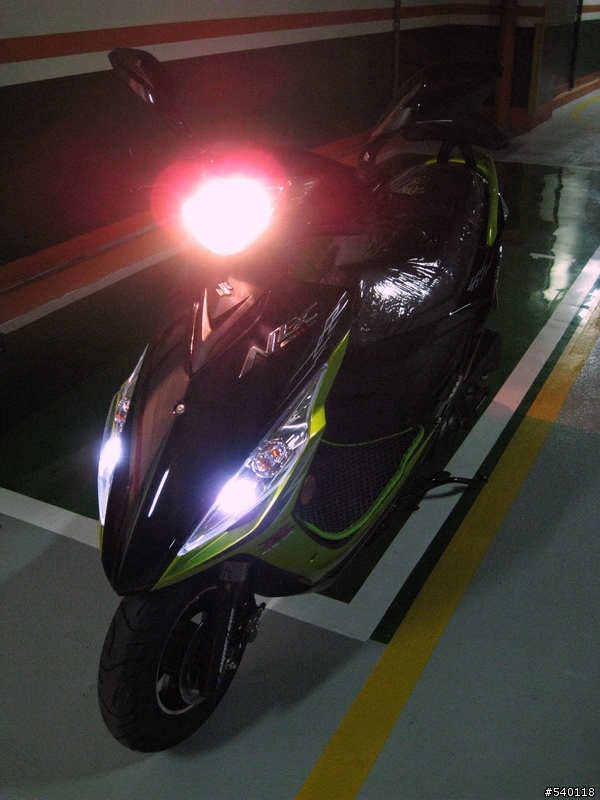 [分享] 黑綠版SUZUKI NEX+倒掛式氮氣後避震+小歐黃金燈泡+車廂燈