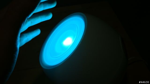 [開箱]PHILIPS Living Colors LED迷你情調燈 - 每個人的心中 , 都有一個夜店少年~