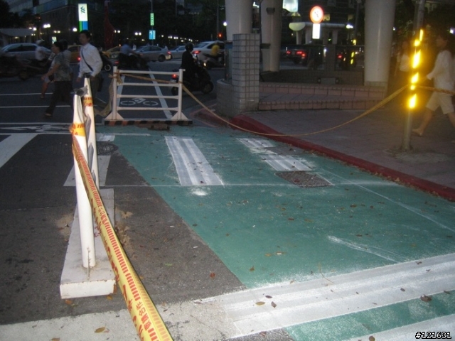 呼籲停止上色-彩色的敦化慢車專用道
