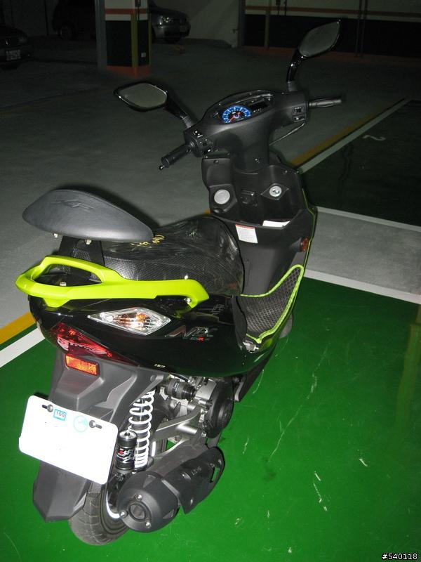 [分享] 黑綠版SUZUKI NEX+倒掛式氮氣後避震+小歐黃金燈泡+車廂燈
