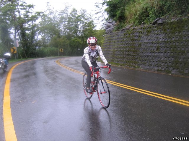 2009武嶺鐵馬高峰會前三名和部份女車友照片