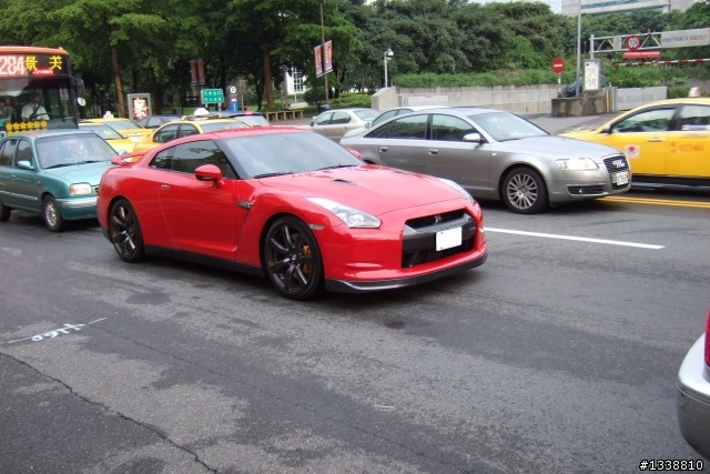 火紅  GTR R35 整個超帥