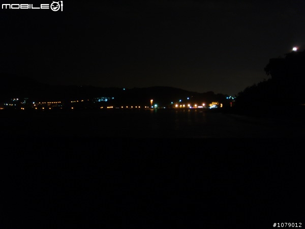 騎著C大的便當車～拖著疲憊的身體十一點搭著渡輪到旗津＆夢時代摩天輪帶著心酸拍著夜景....