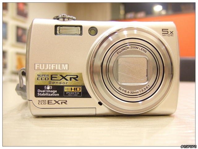 FujiFilm F200＆F100 孿生簡易PK篇
