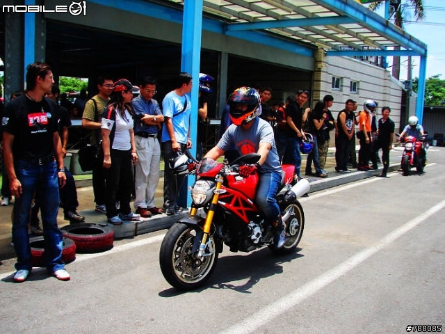 [湊熱鬧]路過的DUCATI試乘會 (圖非常多注意)