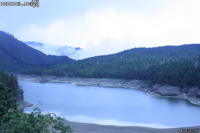 canon 1000d上太平山 拍出了怪異光環...