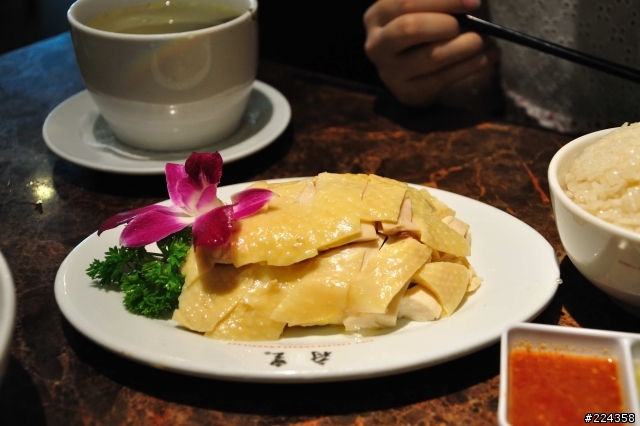 D90新手,第一次拍夜景.請毒舌一下.