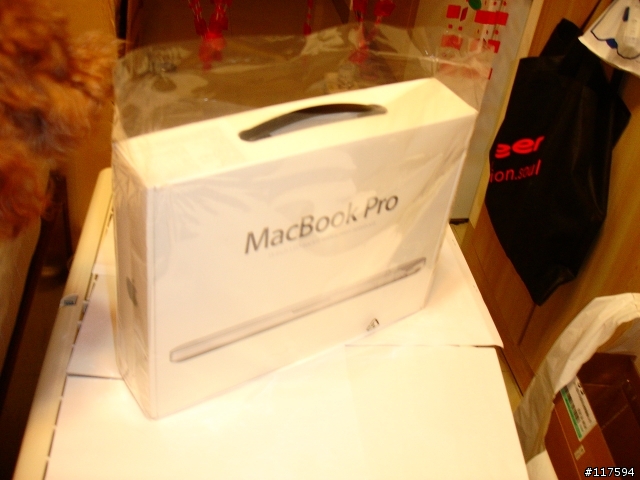 NEW Macbook pro 13.3" 簡易開箱 (圖多傷眼)