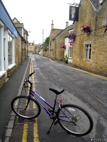 [分享]騎著單車陶醉在英國浪漫小鎮:Bourton-on-the-water