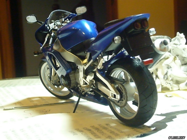 [分享]難得組一台的機車模型 YZF-R1