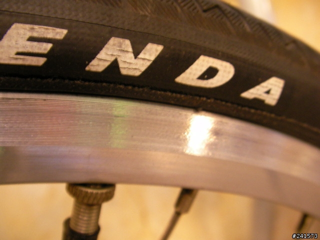 請問這一條胎還能用嗎?