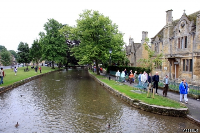 [分享]騎著單車陶醉在英國浪漫小鎮:Bourton-on-the-water