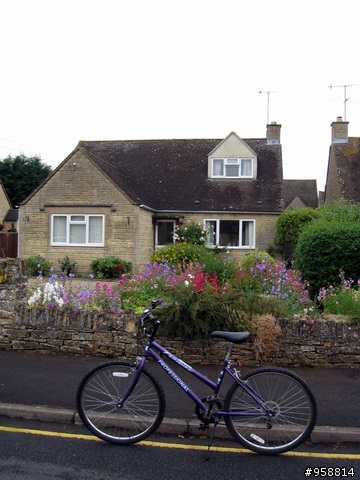 [分享]騎著單車陶醉在英國浪漫小鎮:Bourton-on-the-water