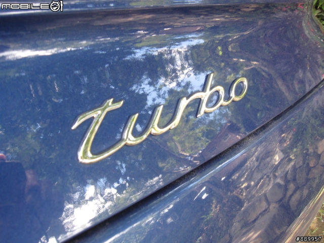 分享上週六在南投鄉間用餐時看到的997 turbo