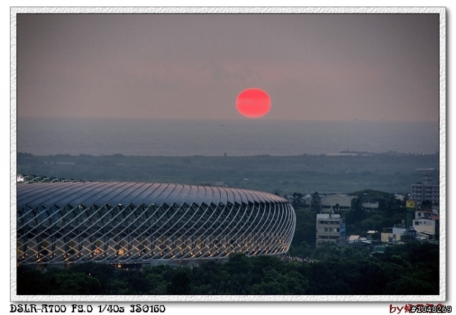 天氣晴朗的時候,高雄的夕陽很美!!
