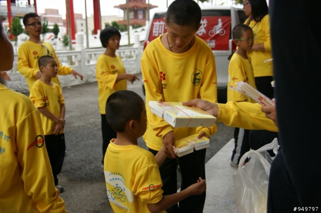 <愛心分享>7/4 DAY-1 雲林信義育幼院陪騎~