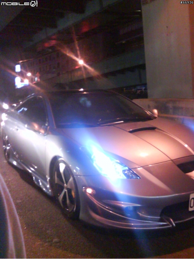 今天下班遇到的雙門跑車?(不知道款式 有圖)