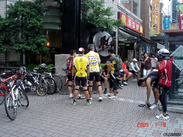 【照片】07/19星期日 汐萬上五指山下碧山巖