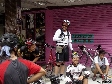 【照片】07/19星期日 汐萬上五指山下碧山巖