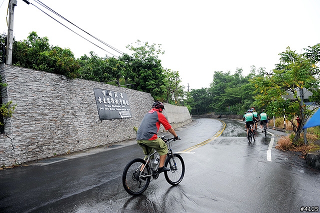 《一路南北騎 - 第十一集》 23085 台南山路的雨天挑戰