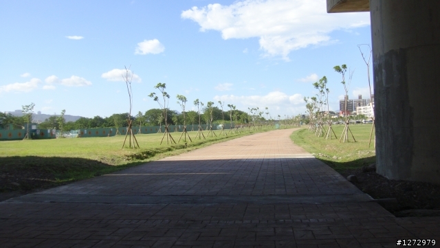 國中生獨自單挑永和河濱公園單車道(永和到樹林)